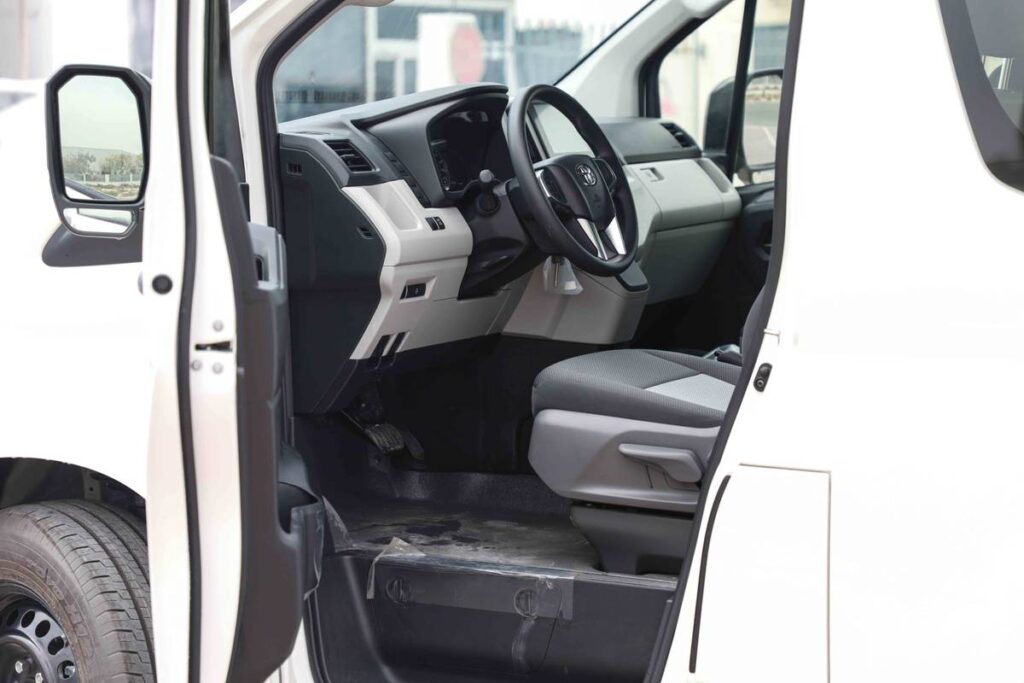 2025 Toyota HIACE COMMUTER